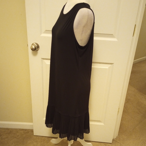 MICHAEL KORS Michael; pleat hem black sleeveless dress. Medium - Picture 6 of 11